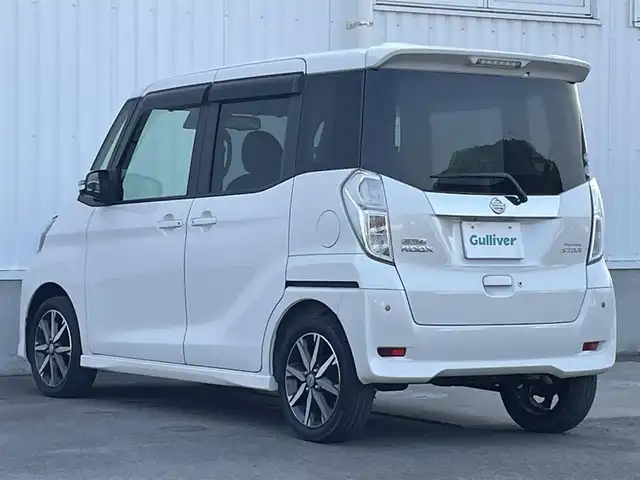 日産 デイズ ルークス ハイウェイスターX Gパッケージ 愛媛県 2017(平29)年 4.7万km ホワイトパール 純正ナビ/（Bluetooth/SD/CD/DVD/AUX/フルセグTV)/アランドビューモニター/両側パワースライドドア/衝突被害軽減装置/後席サーキュレーター/純正15インチアルミホイール/純正フロアマット/純正ドアバイザー/LEDヘッドライト/フォグランプ/オートマチックハイビーム/プッシュスタート/スマートキー/スペアキー1本/ABS/横滑り防止装置/衝突被害軽減ブレーキ/アイドリングストップ/電動格納ミラー