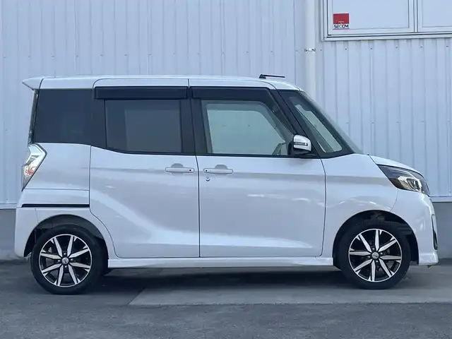 日産 デイズ ルークス ハイウェイスターX Gパッケージ 愛媛県 2017(平29)年 4.7万km ホワイトパール 純正ナビ/（Bluetooth/SD/CD/DVD/AUX/フルセグTV)/アランドビューモニター/両側パワースライドドア/衝突被害軽減装置/後席サーキュレーター/純正15インチアルミホイール/純正フロアマット/純正ドアバイザー/LEDヘッドライト/フォグランプ/オートマチックハイビーム/プッシュスタート/スマートキー/スペアキー1本/ABS/横滑り防止装置/衝突被害軽減ブレーキ/アイドリングストップ/電動格納ミラー