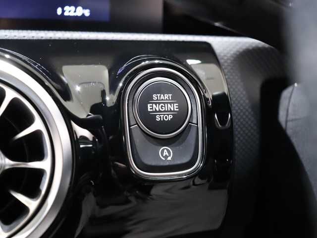メルセデス・ベンツ Ｍ・ベンツ Ａ２００ｄ AMGライン 静岡県 2019(令1)年 3万km マウンテングレー サンルーフ /レザーエクスクルーシブPK /アドバンスドPK /ナビ TV BT USB /Bカメラ /ACC LKA BSM HUD /ETC2.0 /無線充電 /パワーシート　シートヒーター /LEDヘッドライト /社外エアロ