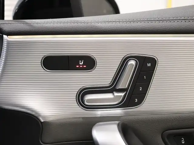 メルセデス・ベンツ Ｍ・ベンツ Ａ２００ｄ AMGライン 静岡県 2019(令1)年 3万km マウンテングレー サンルーフ /レザーエクスクルーシブPK /アドバンスドPK /ナビ TV BT USB /Bカメラ /ACC LKA BSM HUD /ETC2.0 /無線充電 /パワーシート　シートヒーター /LEDヘッドライト /社外エアロ