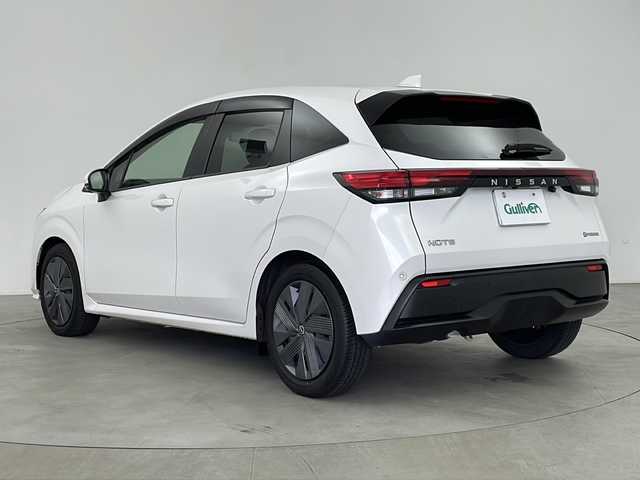日産 ノート X 鹿児島県 2021(令3)年 5.2万km ピュアホワイトパール プロパイロット/純正ディスプレイオーディオ/（Bluetooth/フルセグTV)/アラウンドビューモニター/ビルドインETC/前方ドライブレコーダー/デジタルインナーミラー/置くだけ充電/ブラインドスポットモニター/オートホールド/ドアバイザー/オートライト/オートマチックハイビーム/レーンキープアシスト/スペアキー1本/保証書