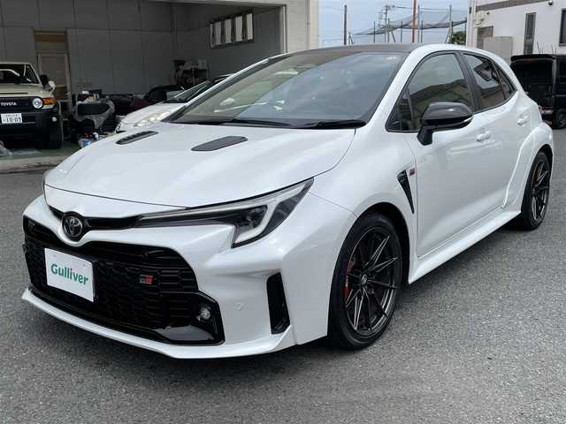 トヨタ ＧＲカローラ RZ 神奈川県 2023(令5)年 0.2万km プラチナホワイトパールマイカ ワンオーナー/純正メモリーナビ・地デジTV/バックモニター/ワイヤレス充電/ヘッドアップディスプレイ/ハーフレザーシート/前席シートヒーター/ステアリングヒーター/純正18インチAW/LEDライト/LEDフォグ/カーボンルーフ/寒冷地仕様/トヨタセーフティセンス/レーダークルーズコントロール/PCS/LDA/BSM/RCTA/SEA/RSA/コーナーセンサー/純正USB/BT/Miracast/ビルトインETC2.0/プッシュスタート/スマートキー×2/R5年ディーラー整備記録/保証書・取説あり