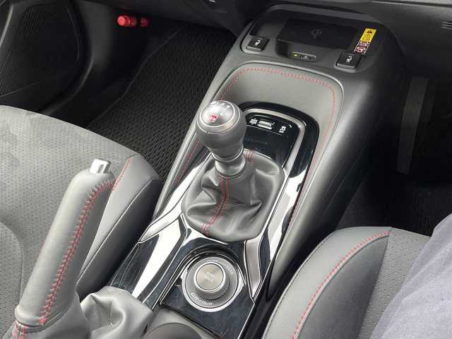 トヨタ ＧＲカローラ RZ 神奈川県 2023(令5)年 0.2万km プラチナホワイトパールマイカ ワンオーナー/純正メモリーナビ・地デジTV/バックモニター/ワイヤレス充電/ヘッドアップディスプレイ/ハーフレザーシート/前席シートヒーター/ステアリングヒーター/純正18インチAW/LEDライト/LEDフォグ/カーボンルーフ/寒冷地仕様/トヨタセーフティセンス/レーダークルーズコントロール/PCS/LDA/BSM/RCTA/SEA/RSA/コーナーセンサー/純正USB/BT/Miracast/ビルトインETC2.0/プッシュスタート/スマートキー×2/R5年ディーラー整備記録/保証書・取説あり
