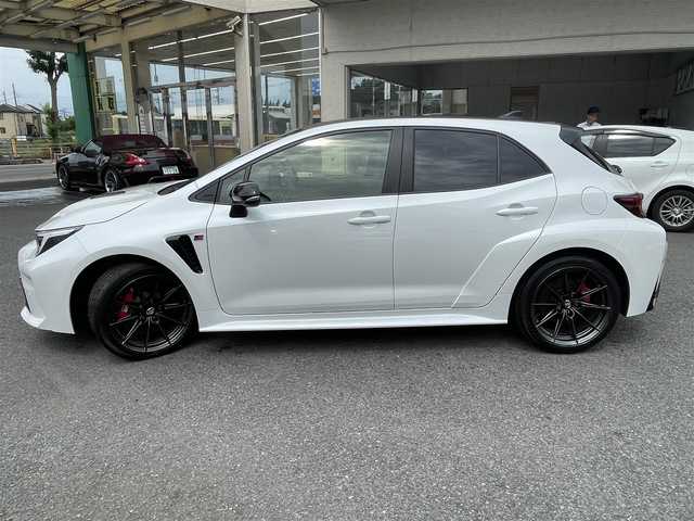 トヨタ ＧＲカローラ RZ 神奈川県 2023(令5)年 0.2万km プラチナホワイトパールマイカ ワンオーナー/純正メモリーナビ・地デジTV/バックモニター/ワイヤレス充電/ヘッドアップディスプレイ/ハーフレザーシート/前席シートヒーター/ステアリングヒーター/純正18インチAW/LEDライト/LEDフォグ/カーボンルーフ/寒冷地仕様/トヨタセーフティセンス/レーダークルーズコントロール/PCS/LDA/BSM/RCTA/SEA/RSA/コーナーセンサー/純正USB/BT/Miracast/ビルトインETC2.0/プッシュスタート/スマートキー×2/R5年ディーラー整備記録/保証書・取説あり