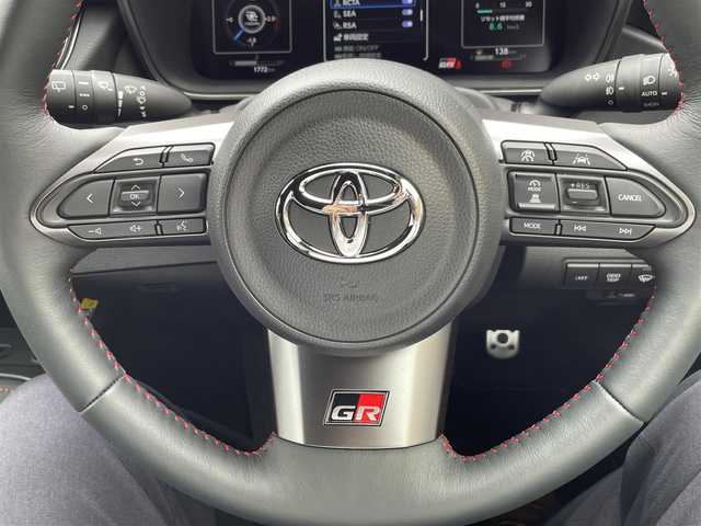 トヨタ ＧＲカローラ RZ 神奈川県 2023(令5)年 0.2万km プラチナホワイトパールマイカ ワンオーナー/純正メモリーナビ・地デジTV/バックモニター/ワイヤレス充電/ヘッドアップディスプレイ/ハーフレザーシート/前席シートヒーター/ステアリングヒーター/純正18インチAW/LEDライト/LEDフォグ/カーボンルーフ/寒冷地仕様/トヨタセーフティセンス/レーダークルーズコントロール/PCS/LDA/BSM/RCTA/SEA/RSA/コーナーセンサー/純正USB/BT/Miracast/ビルトインETC2.0/プッシュスタート/スマートキー×2/R5年ディーラー整備記録/保証書・取説あり