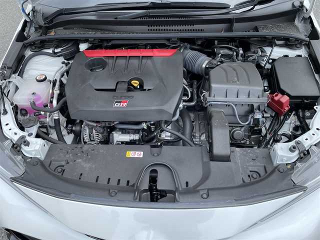 トヨタ ＧＲカローラ RZ 神奈川県 2023(令5)年 0.2万km プラチナホワイトパールマイカ ワンオーナー/純正メモリーナビ・地デジTV/バックモニター/ワイヤレス充電/ヘッドアップディスプレイ/ハーフレザーシート/前席シートヒーター/ステアリングヒーター/純正18インチAW/LEDライト/LEDフォグ/カーボンルーフ/寒冷地仕様/トヨタセーフティセンス/レーダークルーズコントロール/PCS/LDA/BSM/RCTA/SEA/RSA/コーナーセンサー/純正USB/BT/Miracast/ビルトインETC2.0/プッシュスタート/スマートキー×2/R5年ディーラー整備記録/保証書・取説あり