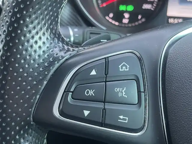 メルセデス・ベンツ Ｖ２２０ d スポーツ ロング 大阪府 2019(令1)年 5.9万km 黒 純正ナビ/-Bluetooth/フルセグTV/CD/DVD/FM/AM/両側パワースライドドア/衝突被害軽減ブレーキ/クルーズコントロール/ツインサンルーフ/全方位カメラ/バックカメラ/パワーバックドア/パワーシート/シートヒーター/レーンアシストキープ/クリアランスソナー/前後ドラレコ/純正ETC/スペアキー×１