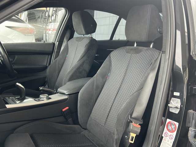 ＢＭＷ ３２０ｄ Mスポーツ 愛知県 2016(平28)年 4.9万km サファイアブラックP 純正HDDナビゲーション/Bluetooth・CD・DVD・AUX・AM・FM/バックカメラ/前席パワーシート/運転席メモリ機能付きパワーシート/クルーズコントロール/前方ドライブレコーダー/センターコンソール/パドルシフト/本革巻きステアリング/ステアリングスイッチ/ビルトインETC/パークトロニック/LEDヘッドライト/フォグランプ/センターコンソール/プッシュスタート/スマートキー/ISOFIX/電動格納ミラー/保証書/取扱説明書