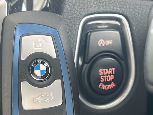 ＢＭＷ ３２０ｄ Mスポーツ 愛知県 2016(平28)年 4.9万km サファイアブラックP 純正HDDナビゲーション/Bluetooth・CD・DVD・AUX・AM・FM/バックカメラ/前席パワーシート/運転席メモリ機能付きパワーシート/クルーズコントロール/前方ドライブレコーダー/センターコンソール/パドルシフト/本革巻きステアリング/ステアリングスイッチ/ビルトインETC/パークトロニック/LEDヘッドライト/フォグランプ/センターコンソール/プッシュスタート/スマートキー/ISOFIX/電動格納ミラー/保証書/取扱説明書