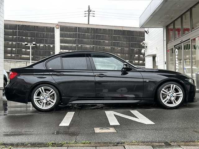 ＢＭＷ ３２０ｄ Mスポーツ 愛知県 2016(平28)年 4.9万km サファイアブラックP 純正HDDナビゲーション/Bluetooth・CD・DVD・AUX・AM・FM/バックカメラ/前席パワーシート/運転席メモリ機能付きパワーシート/クルーズコントロール/前方ドライブレコーダー/センターコンソール/パドルシフト/本革巻きステアリング/ステアリングスイッチ/ビルトインETC/パークトロニック/LEDヘッドライト/フォグランプ/センターコンソール/プッシュスタート/スマートキー/ISOFIX/電動格納ミラー/保証書/取扱説明書