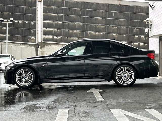 ＢＭＷ ３２０ｄ Mスポーツ 愛知県 2016(平28)年 4.9万km サファイアブラックP 純正HDDナビゲーション/Bluetooth・CD・DVD・AUX・AM・FM/バックカメラ/前席パワーシート/運転席メモリ機能付きパワーシート/クルーズコントロール/前方ドライブレコーダー/センターコンソール/パドルシフト/本革巻きステアリング/ステアリングスイッチ/ビルトインETC/パークトロニック/LEDヘッドライト/フォグランプ/センターコンソール/プッシュスタート/スマートキー/ISOFIX/電動格納ミラー/保証書/取扱説明書