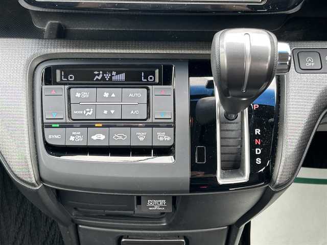 ホンダ ステップワゴン スパーダ ホンダセンシング 福島県 2017(平29)年 9.9万km ホワイトオーキッドパール 純正ナビ/・フルセグＴＶ/・Ｂｌｕｅｔｏｏｔｈ/・ＣＤ/・ＤＶＤ/・ＦＭ・ＡＭ/・ＵＳＢ端子/両側パワースライドドア/レーンアシスト/衝突軽減ブレーキ/クルーズコントール/後席モニター/ＬＥＤヘッドライト