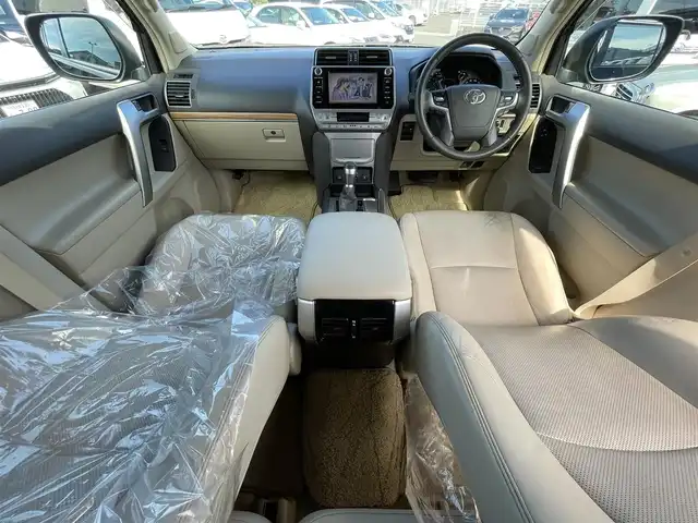 トヨタ ランドクルーザー プラド TX Lパッケージ 愛知県 2017(平29)年 9.1万km ブラック サンルーフ /ルーフレール/純正メーカーDAナビ/フルセグTV/BT/パノラミックビューモニター/ビルトイン2.0ETC/純正19インチAW/トヨタセーフティセンス/レーダークルーズコントロール/クリアランスソナー /オートライト/ベージュ革シート/前席パワーシート/前席シートヒーター /エアシート/純正フロアマット/取説、保証書/スペアキー