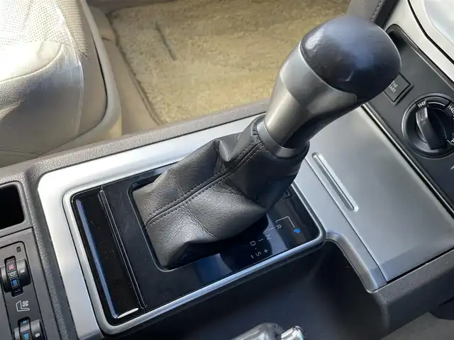 トヨタ ランドクルーザー プラド TX Lパッケージ 愛知県 2017(平29)年 9.1万km ブラック サンルーフ /ルーフレール/純正メーカーDAナビ/フルセグTV/BT/パノラミックビューモニター/ビルトイン2.0ETC/純正19インチAW/トヨタセーフティセンス/レーダークルーズコントロール/クリアランスソナー /オートライト/ベージュ革シート/前席パワーシート/前席シートヒーター /エアシート/純正フロアマット/取説、保証書/スペアキー