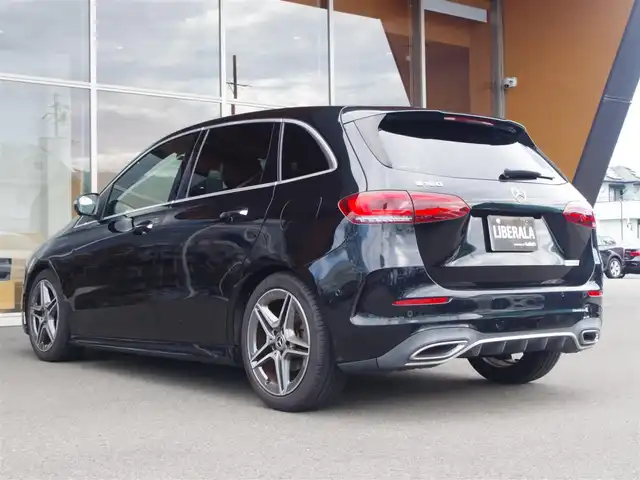 メルセデス・ベンツ Ｂ１８０ AMGライン 岐阜県 2019(令1)年 6万km コスモスブラック レーダーセーフティパッケージ/ アクティブディスタンスアシスト・ディストロニック (自動再発進機能付)/ アクティブブレーキアシスト(歩行者/飛び出し検知機能付)/ PRE-SAFE PRE-SAFE プラス (被害軽減ブレーキ付後方衝突警告システム)/ アクティブブラインドスポットアシスト (降車時警告機能付)/ アクティブレーンキーピングアシスト/ アクティブステアリングアシスト/ナビゲーションパッケージ/ Mercedes me connect: ナビゲーションサービス/ テレビ機能 (12セグ/ワンセグ自動切替)/ トラフィックサインアシスト/AMGライン/18インチAMG5ツインスポークアルミホイール/マルチビームLEDヘッドライト/アダプティブハイビームアシストプラス/アドバンスドパッケージ/ 360°カメラシステム/ ヘッドアップディスプレイ/ アドバンスドサウンドシステム/アンビエントライト/アダプティブブレーキホールド/前席シートヒーター/前席パワーシート/リアビューカメラ