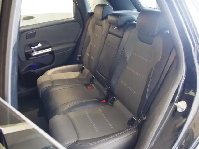 メルセデス・ベンツ Ｂ１８０ AMGライン 岐阜県 2019(令1)年 6万km コスモスブラック レーダーセーフティパッケージ/ アクティブディスタンスアシスト・ディストロニック (自動再発進機能付)/ アクティブブレーキアシスト(歩行者/飛び出し検知機能付)/ PRE-SAFE PRE-SAFE プラス (被害軽減ブレーキ付後方衝突警告システム)/ アクティブブラインドスポットアシスト (降車時警告機能付)/ アクティブレーンキーピングアシスト/ アクティブステアリングアシスト/ナビゲーションパッケージ/ Mercedes me connect: ナビゲーションサービス/ テレビ機能 (12セグ/ワンセグ自動切替)/ トラフィックサインアシスト/AMGライン/18インチAMG5ツインスポークアルミホイール/マルチビームLEDヘッドライト/アダプティブハイビームアシストプラス/アドバンスドパッケージ/ 360°カメラシステム/ ヘッドアップディスプレイ/ アドバンスドサウンドシステム/アンビエントライト/アダプティブブレーキホールド/前席シートヒーター/前席パワーシート/リアビューカメラ