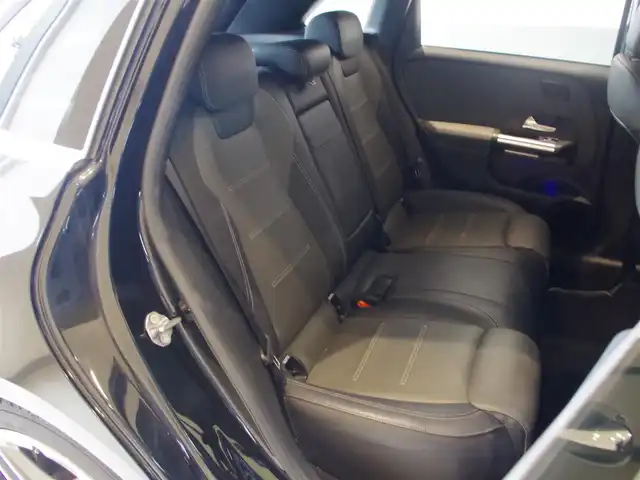 メルセデス・ベンツ Ｂ１８０ AMGライン 岐阜県 2019(令1)年 6万km コスモスブラック レーダーセーフティパッケージ/ アクティブディスタンスアシスト・ディストロニック (自動再発進機能付)/ アクティブブレーキアシスト(歩行者/飛び出し検知機能付)/ PRE-SAFE PRE-SAFE プラス (被害軽減ブレーキ付後方衝突警告システム)/ アクティブブラインドスポットアシスト (降車時警告機能付)/ アクティブレーンキーピングアシスト/ アクティブステアリングアシスト/ナビゲーションパッケージ/ Mercedes me connect: ナビゲーションサービス/ テレビ機能 (12セグ/ワンセグ自動切替)/ トラフィックサインアシスト/AMGライン/18インチAMG5ツインスポークアルミホイール/マルチビームLEDヘッドライト/アダプティブハイビームアシストプラス/アドバンスドパッケージ/ 360°カメラシステム/ ヘッドアップディスプレイ/ アドバンスドサウンドシステム/アンビエントライト/アダプティブブレーキホールド/前席シートヒーター/前席パワーシート/リアビューカメラ