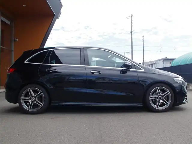 メルセデス・ベンツ Ｂ１８０ AMGライン 岐阜県 2019(令1)年 6万km コスモスブラック レーダーセーフティパッケージ/ アクティブディスタンスアシスト・ディストロニック (自動再発進機能付)/ アクティブブレーキアシスト(歩行者/飛び出し検知機能付)/ PRE-SAFE PRE-SAFE プラス (被害軽減ブレーキ付後方衝突警告システム)/ アクティブブラインドスポットアシスト (降車時警告機能付)/ アクティブレーンキーピングアシスト/ アクティブステアリングアシスト/ナビゲーションパッケージ/ Mercedes me connect: ナビゲーションサービス/ テレビ機能 (12セグ/ワンセグ自動切替)/ トラフィックサインアシスト/AMGライン/18インチAMG5ツインスポークアルミホイール/マルチビームLEDヘッドライト/アダプティブハイビームアシストプラス/アドバンスドパッケージ/ 360°カメラシステム/ ヘッドアップディスプレイ/ アドバンスドサウンドシステム/アンビエントライト/アダプティブブレーキホールド/前席シートヒーター/前席パワーシート/リアビューカメラ