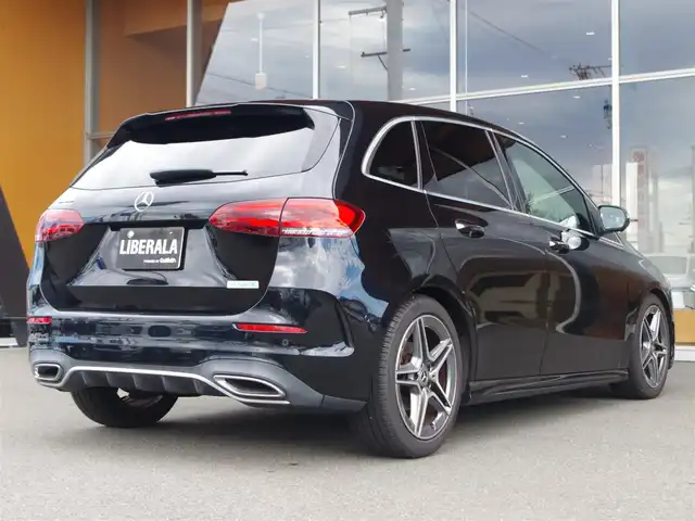 メルセデス・ベンツ Ｂ１８０ AMGライン 岐阜県 2019(令1)年 6万km コスモスブラック レーダーセーフティパッケージ/ アクティブディスタンスアシスト・ディストロニック (自動再発進機能付)/ アクティブブレーキアシスト(歩行者/飛び出し検知機能付)/ PRE-SAFE PRE-SAFE プラス (被害軽減ブレーキ付後方衝突警告システム)/ アクティブブラインドスポットアシスト (降車時警告機能付)/ アクティブレーンキーピングアシスト/ アクティブステアリングアシスト/ナビゲーションパッケージ/ Mercedes me connect: ナビゲーションサービス/ テレビ機能 (12セグ/ワンセグ自動切替)/ トラフィックサインアシスト/AMGライン/18インチAMG5ツインスポークアルミホイール/マルチビームLEDヘッドライト/アダプティブハイビームアシストプラス/アドバンスドパッケージ/ 360°カメラシステム/ ヘッドアップディスプレイ/ アドバンスドサウンドシステム/アンビエントライト/アダプティブブレーキホールド/前席シートヒーター/前席パワーシート/リアビューカメラ