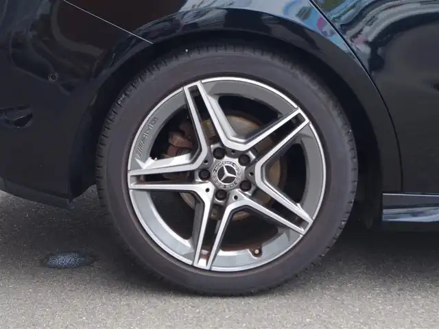 メルセデス・ベンツ Ｂ１８０ AMGライン 岐阜県 2019(令1)年 6万km コスモスブラック レーダーセーフティパッケージ/ アクティブディスタンスアシスト・ディストロニック (自動再発進機能付)/ アクティブブレーキアシスト(歩行者/飛び出し検知機能付)/ PRE-SAFE PRE-SAFE プラス (被害軽減ブレーキ付後方衝突警告システム)/ アクティブブラインドスポットアシスト (降車時警告機能付)/ アクティブレーンキーピングアシスト/ アクティブステアリングアシスト/ナビゲーションパッケージ/ Mercedes me connect: ナビゲーションサービス/ テレビ機能 (12セグ/ワンセグ自動切替)/ トラフィックサインアシスト/AMGライン/18インチAMG5ツインスポークアルミホイール/マルチビームLEDヘッドライト/アダプティブハイビームアシストプラス/アドバンスドパッケージ/ 360°カメラシステム/ ヘッドアップディスプレイ/ アドバンスドサウンドシステム/アンビエントライト/アダプティブブレーキホールド/前席シートヒーター/前席パワーシート/リアビューカメラ