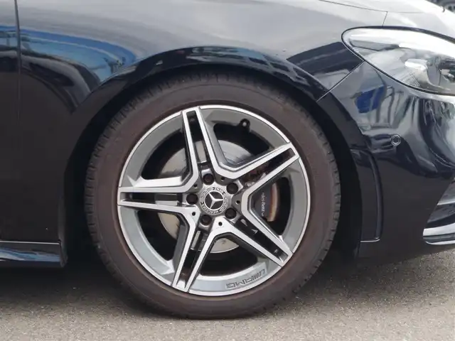メルセデス・ベンツ Ｂ１８０ AMGライン 岐阜県 2019(令1)年 6万km コスモスブラック レーダーセーフティパッケージ/ アクティブディスタンスアシスト・ディストロニック (自動再発進機能付)/ アクティブブレーキアシスト(歩行者/飛び出し検知機能付)/ PRE-SAFE PRE-SAFE プラス (被害軽減ブレーキ付後方衝突警告システム)/ アクティブブラインドスポットアシスト (降車時警告機能付)/ アクティブレーンキーピングアシスト/ アクティブステアリングアシスト/ナビゲーションパッケージ/ Mercedes me connect: ナビゲーションサービス/ テレビ機能 (12セグ/ワンセグ自動切替)/ トラフィックサインアシスト/AMGライン/18インチAMG5ツインスポークアルミホイール/マルチビームLEDヘッドライト/アダプティブハイビームアシストプラス/アドバンスドパッケージ/ 360°カメラシステム/ ヘッドアップディスプレイ/ アドバンスドサウンドシステム/アンビエントライト/アダプティブブレーキホールド/前席シートヒーター/前席パワーシート/リアビューカメラ