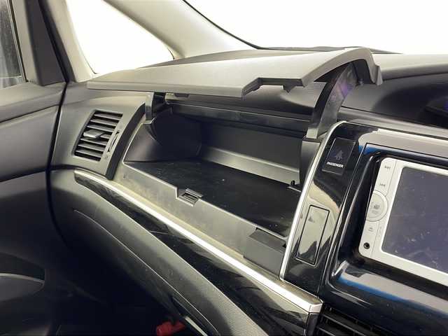 トヨタ エスティマ アエラス プレミアムエディション 新潟県 2013(平25)年 10.4万km ブラック 　バックカメラ/　クルーズコントロール/　ドアバイザー/　プッシュスタート/　両側パワースライドドア/　ETC/　HIDヘッドライト/　オートライト/　ハーフレザーシート/　純正AW車載/　ウィンカーミラー/　MTモード付AT