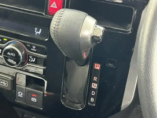 トヨタ ルーミー カスタムG－T 大阪府 2023(令5)年 2.4万km パールホワイトⅢ スマートアシスト/　・衝突回避支援ブレーキ機能/　・誤発進抑制制御機能/　・車線逸脱警報機能/　・先行者発信お知らせ機能/　・アダプティブクルーズコントロール/純正SDナビ/　Bluetooth/フルセグ/USB/CD/FM/AM/バックカメラ/両側パワースライドドア/レーダークルーズコントロール/LEDオートライト/フォグランプ/オートハイビーム/シートヒーター/純正１５インチアルミホイール/スマートキー/ビルトインETC