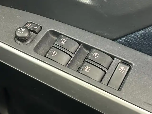 トヨタ ルーミー カスタムG－T 大阪府 2023(令5)年 2.4万km パールホワイトⅢ スマートアシスト/　・衝突回避支援ブレーキ機能/　・誤発進抑制制御機能/　・車線逸脱警報機能/　・先行者発信お知らせ機能/　・アダプティブクルーズコントロール/純正SDナビ/　Bluetooth/フルセグ/USB/CD/FM/AM/バックカメラ/両側パワースライドドア/レーダークルーズコントロール/LEDオートライト/フォグランプ/オートハイビーム/シートヒーター/純正１５インチアルミホイール/スマートキー/ビルトインETC