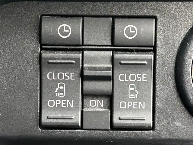 トヨタ ルーミー カスタムG－T 大阪府 2023(令5)年 2.4万km パールホワイトⅢ スマートアシスト/　・衝突回避支援ブレーキ機能/　・誤発進抑制制御機能/　・車線逸脱警報機能/　・先行者発信お知らせ機能/　・アダプティブクルーズコントロール/純正SDナビ/　Bluetooth/フルセグ/USB/CD/FM/AM/バックカメラ/両側パワースライドドア/レーダークルーズコントロール/LEDオートライト/フォグランプ/オートハイビーム/シートヒーター/純正１５インチアルミホイール/スマートキー/ビルトインETC