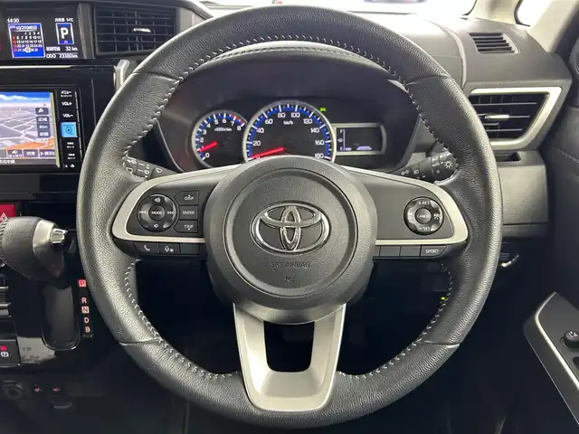 トヨタ ルーミー カスタムG－T 大阪府 2023(令5)年 2.4万km パールホワイトⅢ スマートアシスト/　・衝突回避支援ブレーキ機能/　・誤発進抑制制御機能/　・車線逸脱警報機能/　・先行者発信お知らせ機能/　・アダプティブクルーズコントロール/純正SDナビ/　Bluetooth/フルセグ/USB/CD/FM/AM/バックカメラ/両側パワースライドドア/レーダークルーズコントロール/LEDオートライト/フォグランプ/オートハイビーム/シートヒーター/純正１５インチアルミホイール/スマートキー/ビルトインETC