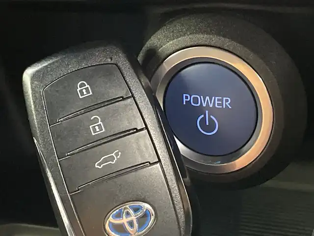 トヨタ ハリアー ハイブリッド Z レザーパッケージ 新潟県 2021(令3)年 4.7万km プレシャスブラックパール ワンオーナー/純正12.3インチメモリナビ/　フルセグTV/Bluetooth/USB/JBLサウンドシステム/トヨタセーフティセンス/・プリクラッシュセーフティ/・レーントレーシングアシスト/・レーンディパーチャーアラート/・レーダークルーズコントロール/・ロードサインアシスト/・オートマチックハイビーム/ブラインドスポットモニター/全方位モニター/デジタルインナーミラー/レザーシート/パワーバックドア/前席パワーシート/前席シートヒーター/前席シートベンチレーション/D席メモリーシート/ステアリングヒーター/ヘッドアップディスプレイ/前後コーナーセンサー/ビルトインETC2.0/レザーステアリング/ステアリングスイッチ