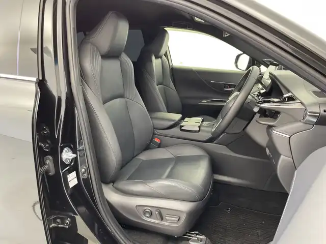 トヨタ ハリアー ハイブリッド Z レザーパッケージ 新潟県 2021(令3)年 4.7万km プレシャスブラックパール ワンオーナー/純正12.3インチメモリナビ/　フルセグTV/Bluetooth/USB/JBLサウンドシステム/トヨタセーフティセンス/・プリクラッシュセーフティ/・レーントレーシングアシスト/・レーンディパーチャーアラート/・レーダークルーズコントロール/・ロードサインアシスト/・オートマチックハイビーム/ブラインドスポットモニター/全方位モニター/デジタルインナーミラー/レザーシート/パワーバックドア/前席パワーシート/前席シートヒーター/前席シートベンチレーション/D席メモリーシート/ステアリングヒーター/ヘッドアップディスプレイ/前後コーナーセンサー/ビルトインETC2.0/レザーステアリング/ステアリングスイッチ