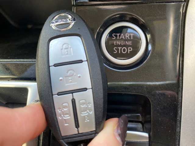 日産 セレナ ハイウェイスター G 兵庫県 2016(平28)年 12.6万km ブリリアントホワイトパール 2トーン 純正ナビ（AM/FM/BT/AUX)/・フルセグTV/アラウンドビューモニター/アイドリングストップ/追従付きクルーズコントロール/フリップダウンモニター/サンシェード/デジタルインナーミラー/パーキングアシスト/横滑り防止/衝突軽減システム/ビルトインETC/ウィークスルー/純正マット