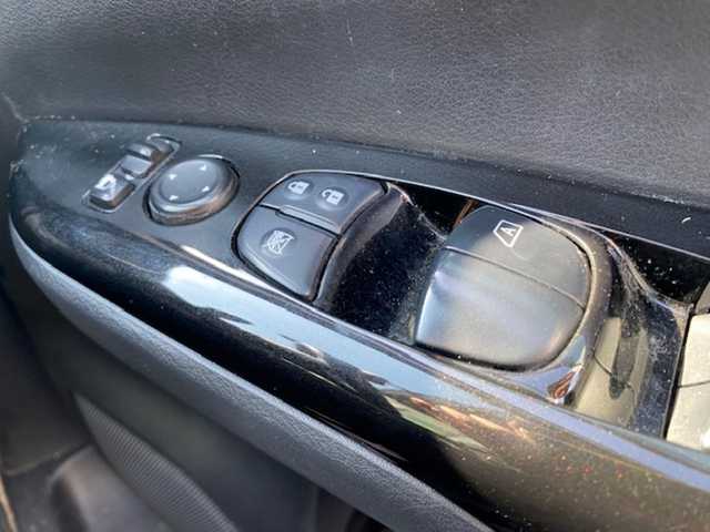 日産 セレナ ハイウェイスター G 兵庫県 2016(平28)年 12.6万km ブリリアントホワイトパール 2トーン 純正ナビ（AM/FM/BT/AUX)/・フルセグTV/アラウンドビューモニター/アイドリングストップ/追従付きクルーズコントロール/フリップダウンモニター/サンシェード/デジタルインナーミラー/パーキングアシスト/横滑り防止/衝突軽減システム/ビルトインETC/ウィークスルー/純正マット