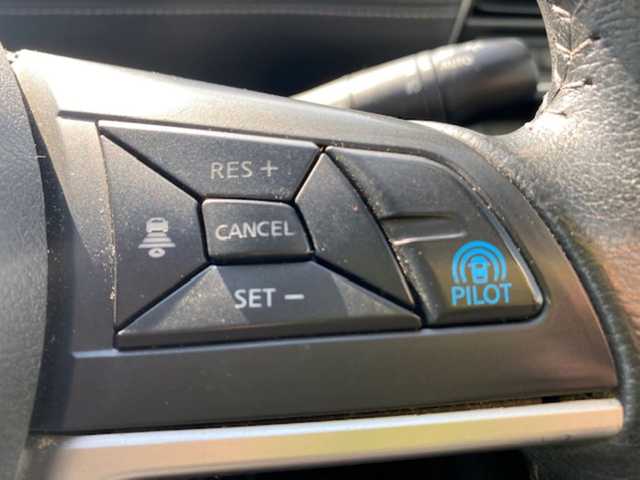 日産 セレナ ハイウェイスター G 兵庫県 2016(平28)年 12.6万km ブリリアントホワイトパール 2トーン 純正ナビ（AM/FM/BT/AUX)/・フルセグTV/アラウンドビューモニター/アイドリングストップ/追従付きクルーズコントロール/フリップダウンモニター/サンシェード/デジタルインナーミラー/パーキングアシスト/横滑り防止/衝突軽減システム/ビルトインETC/ウィークスルー/純正マット