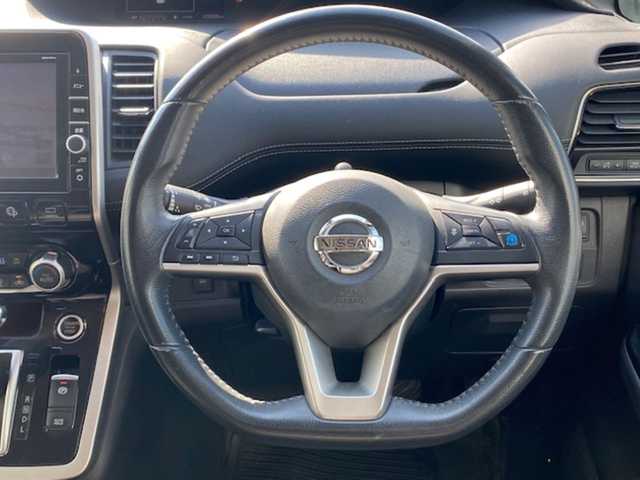 日産 セレナ ハイウェイスター G 兵庫県 2016(平28)年 12.6万km ブリリアントホワイトパール 2トーン 純正ナビ（AM/FM/BT/AUX)/・フルセグTV/アラウンドビューモニター/アイドリングストップ/追従付きクルーズコントロール/フリップダウンモニター/サンシェード/デジタルインナーミラー/パーキングアシスト/横滑り防止/衝突軽減システム/ビルトインETC/ウィークスルー/純正マット