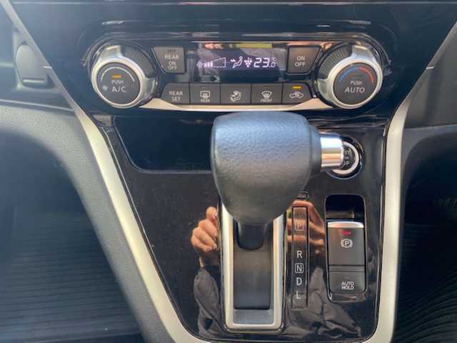 日産 セレナ ハイウェイスター G 兵庫県 2016(平28)年 12.6万km ブリリアントホワイトパール 2トーン 純正ナビ（AM/FM/BT/AUX)/・フルセグTV/アラウンドビューモニター/アイドリングストップ/追従付きクルーズコントロール/フリップダウンモニター/サンシェード/デジタルインナーミラー/パーキングアシスト/横滑り防止/衝突軽減システム/ビルトインETC/ウィークスルー/純正マット