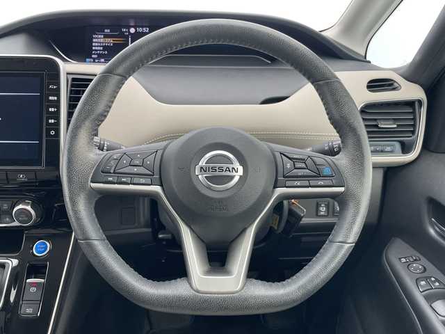 日産 セレナ e－パワー ハイウェイスター V 愛知県 2020(令2)年 5.2万km アズライトブルー プロパイロット/純正10型ナビ　SDカードなし/フリップダウンモニター/全方位カメラ/両側パワースライドドア/シートヒーター/インテリジェントミラー/バックカメラ/コーナーセンサー/純正アルミホイール/ブラインドスポットモニター/LEDヘッドライト/ステアリングヒーター/リアオートエアコン/オートマチックハイビーム/ドライブレコーダー/ETC/衝突軽減システム/フルセグ/CD DVD/Bluetooth/ステアリングスイッチ/スマートキー/プッシュスタート