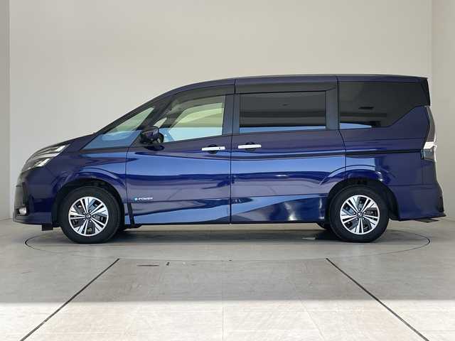 日産 セレナ e－パワー ハイウェイスター V 愛知県 2020(令2)年 5.2万km アズライトブルー プロパイロット/純正10型ナビ　SDカードなし/フリップダウンモニター/全方位カメラ/両側パワースライドドア/シートヒーター/インテリジェントミラー/バックカメラ/コーナーセンサー/純正アルミホイール/ブラインドスポットモニター/LEDヘッドライト/ステアリングヒーター/リアオートエアコン/オートマチックハイビーム/ドライブレコーダー/ETC/衝突軽減システム/フルセグ/CD DVD/Bluetooth/ステアリングスイッチ/スマートキー/プッシュスタート