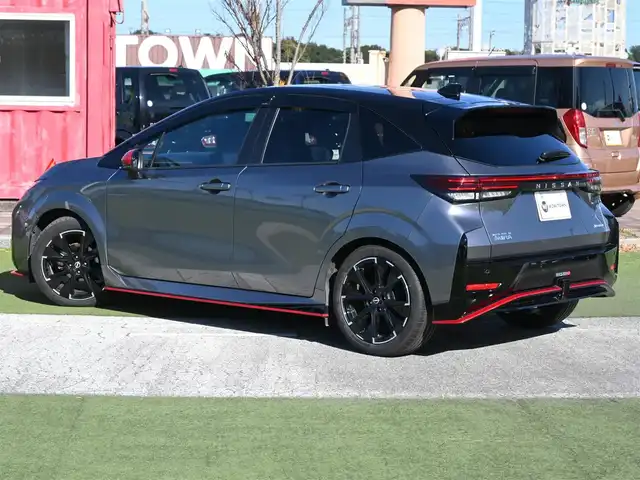 日産 オーラ ニスモ 千葉県 2023(令5)年 4.6万km ダークメタルグレー/スーパーブラック2トーン エマージェンシーブレーキ/プロパイロット/インテリジェントクルーズコントロール/インテリジェントルームミラー/純正コネクトナビ/地デジTV/【Bluetooth接続】/アラウンドビューモニター/ワイヤレス充電/革巻きステアリング/ステアリングスイッチ/前席シートヒーター/ETC（2.0）/LEDヘッドライト/フォグライト/ウインカーミラー/コーナーセンサー/純正17インチアルミホイル/サイド/カーテンエアバッグ/インテリジェントキー