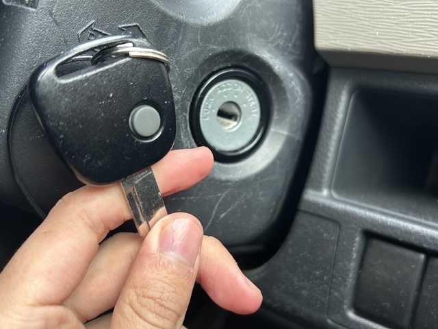 スズキ ワゴンＲ FX 石川県 2013(平25)年 6.8万km ブルーイッシュブラックパール3 CD/DVD・AUX/FM/AM/アイドリングストップ/電格ミラー/オートウィンドウ/オートエアコン/社外フロアマット/純正ドアバイザー/ハロゲンライト/スマートキー