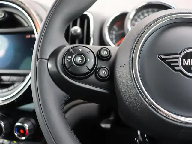 ＭＩＮＩ ミニ クロスオーバー クーパー D 長野県 2020(令2)年 4.7万km 黒 ペッパーＰＫＧ　/純正ナビ　/バックカメラ　/ＡＣＣ　/衝突軽減ブレーキ　/コンフォートアクセス　/パークディスタンスＣ　/ＭＩＮＩエキサイトメント／ライトＰＫＧ　/パワーバックドア　/ＬＥＤライト　/ＯＰ１８ＡＷ