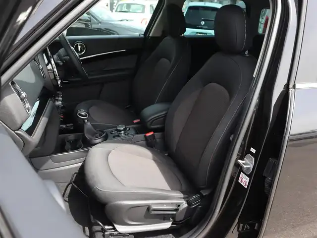 ＭＩＮＩ ミニ クロスオーバー クーパー D 長野県 2020(令2)年 4.7万km 黒 ペッパーＰＫＧ　/純正ナビ　/バックカメラ　/ＡＣＣ　/衝突軽減ブレーキ　/コンフォートアクセス　/パークディスタンスＣ　/ＭＩＮＩエキサイトメント／ライトＰＫＧ　/パワーバックドア　/ＬＥＤライト　/ＯＰ１８ＡＷ