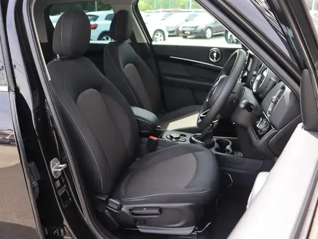 ＭＩＮＩ ミニ クロスオーバー クーパー D 長野県 2020(令2)年 4.7万km 黒 ペッパーＰＫＧ　/純正ナビ　/バックカメラ　/ＡＣＣ　/衝突軽減ブレーキ　/コンフォートアクセス　/パークディスタンスＣ　/ＭＩＮＩエキサイトメント／ライトＰＫＧ　/パワーバックドア　/ＬＥＤライト　/ＯＰ１８ＡＷ