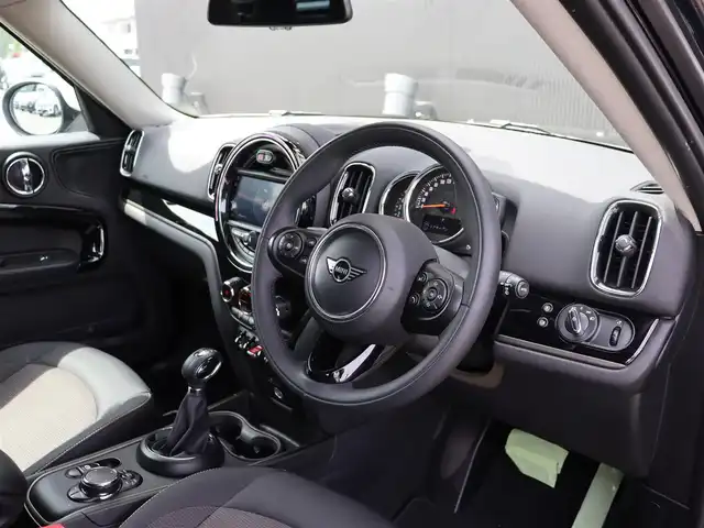 ＭＩＮＩ ミニ クロスオーバー クーパー D 長野県 2020(令2)年 4.7万km 黒 ペッパーＰＫＧ　/純正ナビ　/バックカメラ　/ＡＣＣ　/衝突軽減ブレーキ　/コンフォートアクセス　/パークディスタンスＣ　/ＭＩＮＩエキサイトメント／ライトＰＫＧ　/パワーバックドア　/ＬＥＤライト　/ＯＰ１８ＡＷ