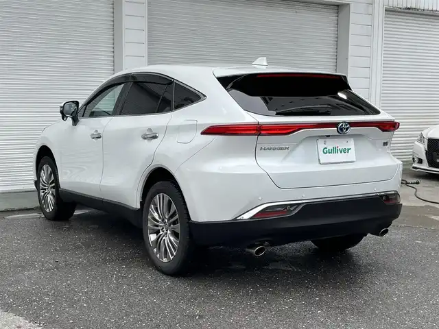 トヨタ ハリアー ハイブリッド Z 高知県 2023(令5)年 1.6万km プラチナホワイトパールマイカ 純正ナビ/　Bluetooth/フルセグ/　CD/DVD/AM/FM/バックカメラ/デジタルインナーミラー/ドライブレコーダー/運転席パワーシート/ビルトインETC2.0/クルーズコントロール/MTモード付AT/ワンオーナー/LEDヘッドライト/電動リアゲート/プッシュスタート/スマートキー/スペアキー/純正フロアマット/純正19インチアルミホイール/レザーシート/JBLスピーカー/本革巻きステアリング/オートマチックハイビーム/オートライト/衝突被害軽減システム/盗難防止装置