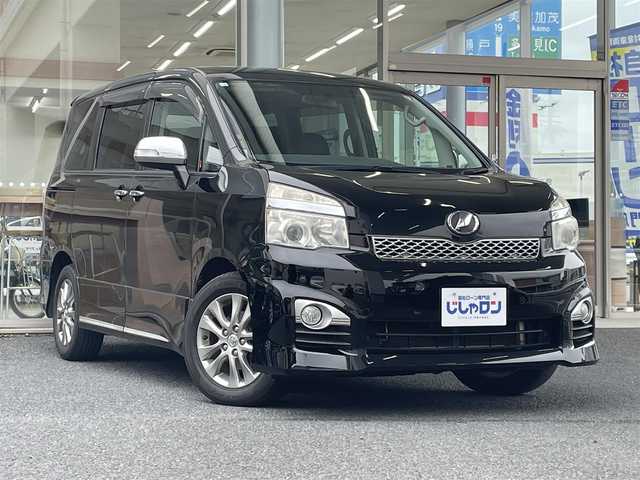 トヨタ ヴォクシー ZS 煌Ⅲ 岐阜県 2012(平24)年 11.2万km ブラック (株)IDOMが運営する【じしゃロン多治見店】の自社ローン専用車両になります。こちらは現金またはオートローンご利用時の価格です。自社ローンご希望の方は別途その旨お申付け下さい。/ALPINE８インチナビ/　（Bluetooth/DVD/フルセグ）/両側パワースライドドア/バックカメラ/ETC/オートライト/フォグランプ/ステアリングリモコン/パドルシフト