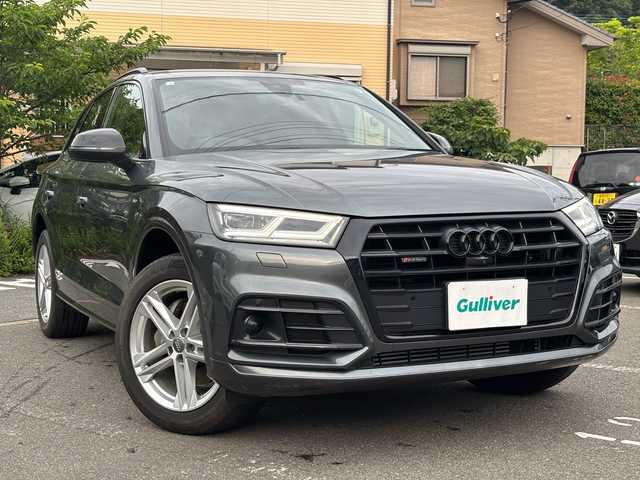 アウディ Ｑ５ 45TFSIクワトロ スポーツ 福岡県 2020(令2)年 1.7万km デイトナグレーパールエフェクト ワンオーナー/純正ナビ/（AM/FM/CD/DVD/SD×2/USB×2/SIMカード/AUX/Bluetooth/ワンセグTV）/クルーズコントロール/横滑り防止/アイドリングストップ/パーキングアシスト/ダウンヒルコントロール/パドルシフト/ハンズフリー/ETC2.0/ドライブレコーダー（前後、SDカード無し）/シートヒーター（運転席/助手席/後部座席）/純正アルミホイール/純正フロアマット/プッシュスタート/オートライト/フォグランプ/電格ミラー/スペアキー×１/保証書/取扱説明書
