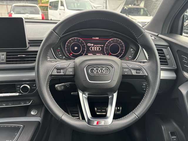 アウディ Ｑ５ 45TFSIクワトロ スポーツ 福岡県 2020(令2)年 1.7万km デイトナグレーパールエフェクト ワンオーナー/純正ナビ/（AM/FM/CD/DVD/SD×2/USB×2/SIMカード/AUX/Bluetooth/ワンセグTV）/クルーズコントロール/横滑り防止/アイドリングストップ/パーキングアシスト/ダウンヒルコントロール/パドルシフト/ハンズフリー/ETC2.0/ドライブレコーダー（前後、SDカード無し）/シートヒーター（運転席/助手席/後部座席）/純正アルミホイール/純正フロアマット/プッシュスタート/オートライト/フォグランプ/電格ミラー/スペアキー×１/保証書/取扱説明書