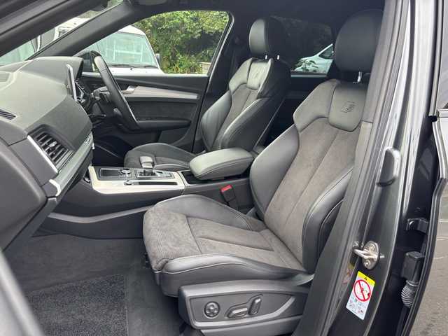 アウディ Ｑ５ 45TFSIクワトロ スポーツ 福岡県 2020(令2)年 1.7万km デイトナグレーパールエフェクト ワンオーナー/純正ナビ/（AM/FM/CD/DVD/SD×2/USB×2/SIMカード/AUX/Bluetooth/ワンセグTV）/クルーズコントロール/横滑り防止/アイドリングストップ/パーキングアシスト/ダウンヒルコントロール/パドルシフト/ハンズフリー/ETC2.0/ドライブレコーダー（前後、SDカード無し）/シートヒーター（運転席/助手席/後部座席）/純正アルミホイール/純正フロアマット/プッシュスタート/オートライト/フォグランプ/電格ミラー/スペアキー×１/保証書/取扱説明書